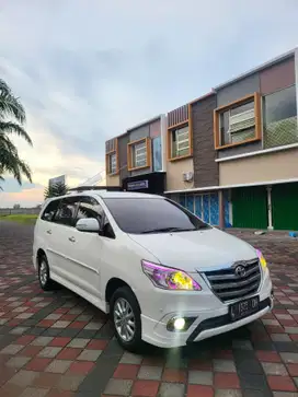 Toyota Kijang Innova v luxury 2014 matic