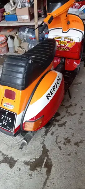 Vespa Strada 88