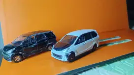 Tomica toyota avanza