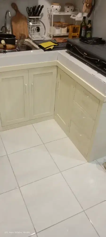 Kitchen set kabinet bawah