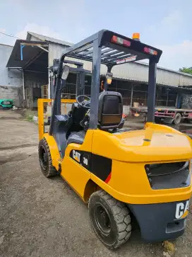 Forklift 3 ton caterpilar