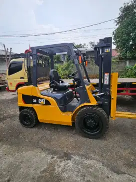 Forklift 3 ton caterpilar