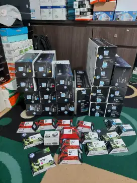 Menampung tinta cartridge dan toner baru