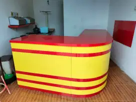 DISEWAKAN : Meja resepsionis / booth jualan / meja kasir