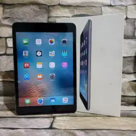 Ipad Mini Wifi 16Gb Kelengkapan Ipad dan Dos aja,segel mulus 95%