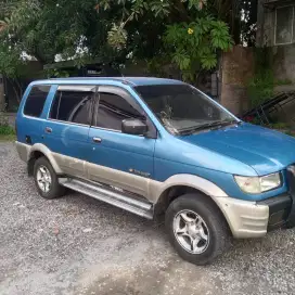 Chevrolet travera 2003 bensin manual masih orisinil cat tanpa pr