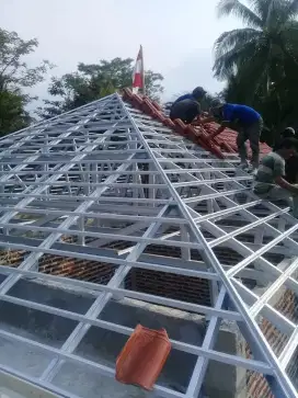 Renovasi atap rumah lama ganti baru, atap sekolah,pembuatan Gudang.