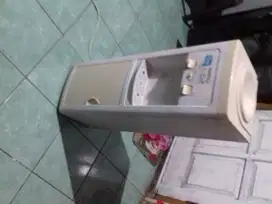 dispenser hot ncool non compresor merk Denpoo murah