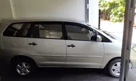 Toyota Kijang Innova 2006 Bensin