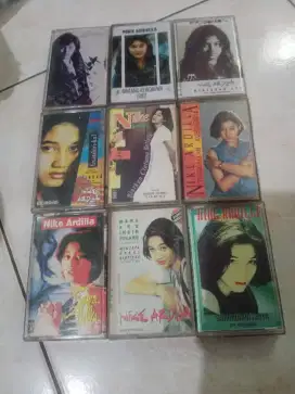 Kaset album Nike Ardila