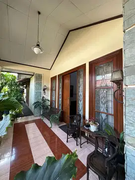 Rumah bagus harga dibawah pasar 2 lantai hoek SHM semi furnished Pondo