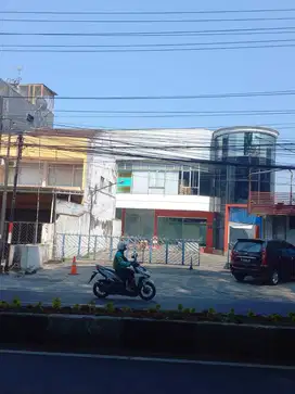 DIJUAL MURAH GEDUNG DUA LANTAI DI JL. LETJEND. S. PARMAN MALANG