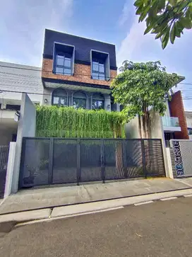 Rumah Baru Modern 3,5 Lt Ada SwimPool Di Pondok Indah Jaksel