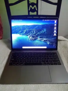 Macbook Pro 13 In 2017 Non Touchbar 16 / 256gb