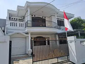 DISEWAKAN RUMAH MEGAH DI CIPETE COCOK UNTUK HUNIAN DAN KANTOR