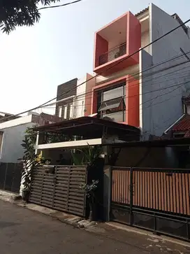 DIJUAL RUMAH KAWASAN DELTASARI GANDARIA KEBAYORAN BARU TURUN HARGA