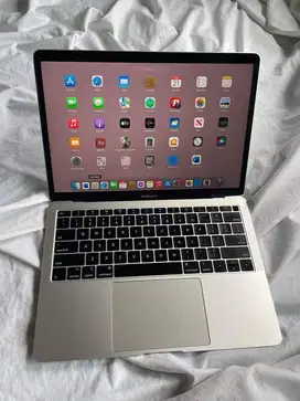 Macbook Air 13 in 2018 i5 8 / 128gb