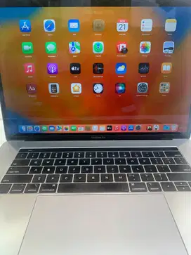 MacBook Pro 2019 i9 15 inch 16/512gb