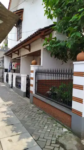DI JUAL RUMAH COCOK UNTUK USAHA KONVEKSI, KONTRAKAN, KOST, DLL