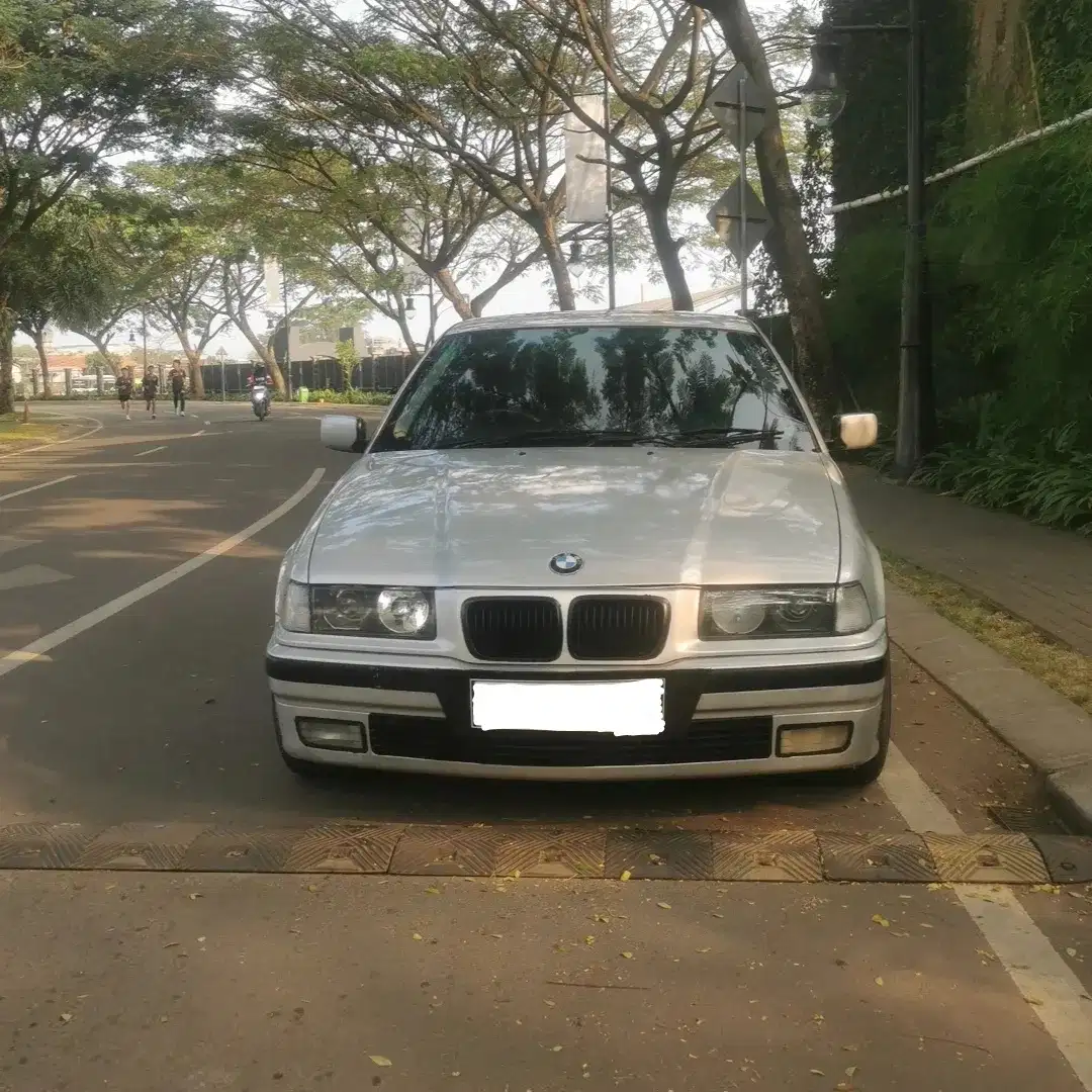 BMW 318i 1997 Bensin