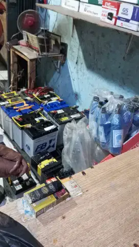 Aki mtor dan mobil