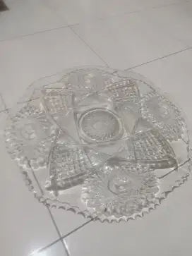 Piring kaca besar ceper bulat
