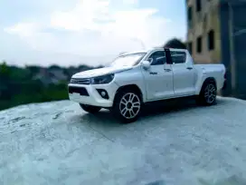 Diecast Toyota Hilux double cabin