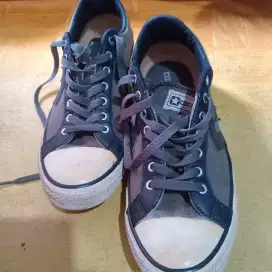 CONVERSE (size 42)