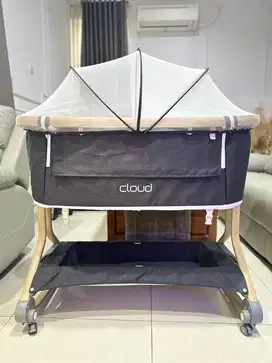 Tempat tidur bayi