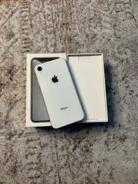 iPhone XR (128GB - White)