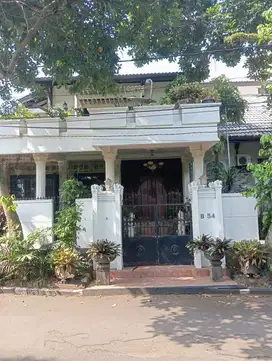 Dijual rumah di Witana Harja dengan view danau