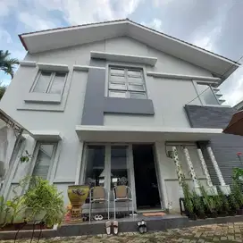 Dijual Rumah Mewah Strategis di Jl Lombok Menteng Jakpus