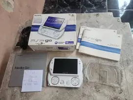 Playstation Portable PSP Go White 16GB Fullset 00