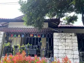 Dijual Rumah Luas di Jalan Raya Cinere