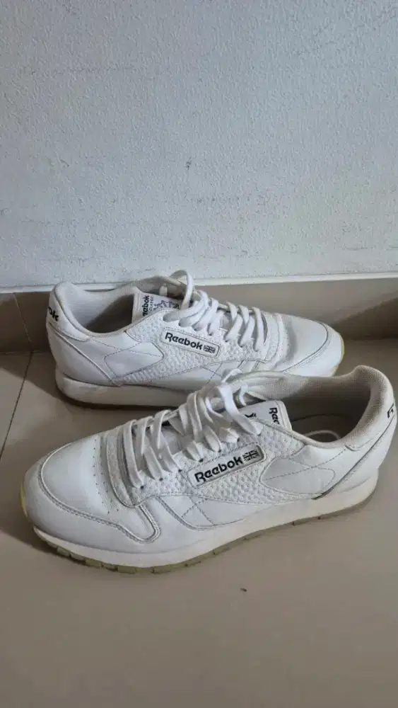 Sepatu reebook classic white