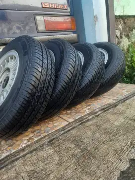 Dijual velg Ring 12 pcd 114 mulus kondisi ban velg sangat segar