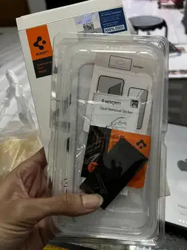 Spigen Tempered Glass