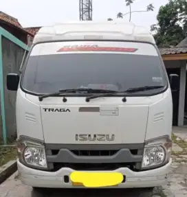 Isuzu Traga Box 2022 2.5 M/T Diesel Solar