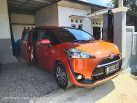 toyota Sienta v manual istimewa low km original semuaan