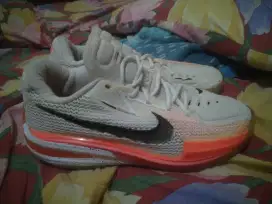 Nike Air Zoom Stranger GT no 42 used bagus