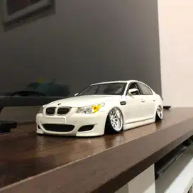 Diecast Miniatur Mobil BMW E6M5 Custom Skala 1:18 [Free Detailing]