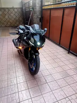 Yamaha All New R15 V4 conected warna Hitam tahun 2022