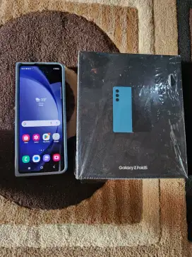 Samsung Galaxy Fold 5 12/256 icy blue.