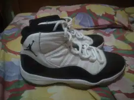 Sepatu Paket Nike Air Jordan retro Rare no 42 used good condition