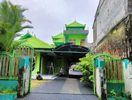 Dijual Rumah tampilan Villa klasik