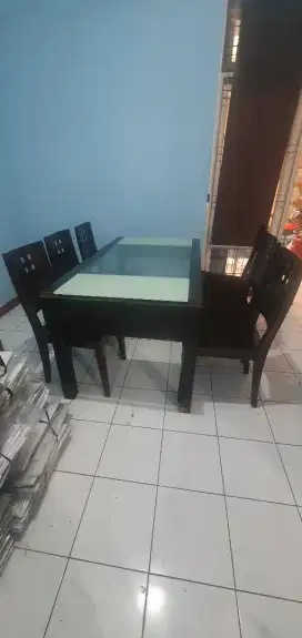 Meja rias dan meja makan