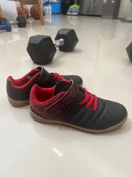 Sepatu futsal anak