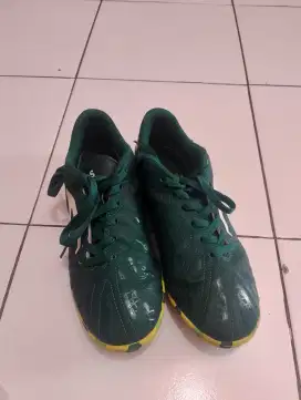 Sepatu futsal specs