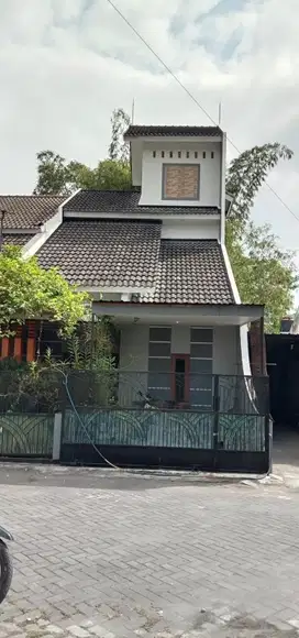 DIJUAL RUMAH LANTAI 3 DI DLM PERUMAHAN JEJERAN