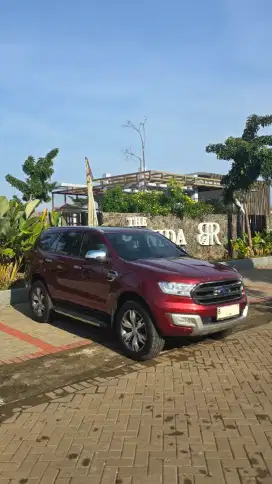 ISTIMEWA Ford Everest Titanium 2015 Pemakaian 2016 Mulus Terawat